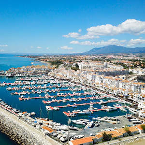 Puerto Banus, Marbella. Window Cleaning Company, Window Cleaner.